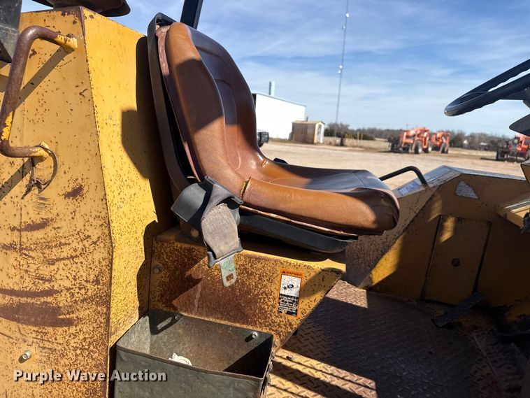 image for item DQ4256 John Deere 486E forklift