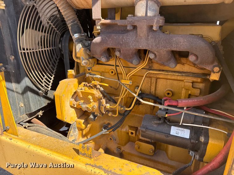 image for item DQ4256 John Deere 486E forklift