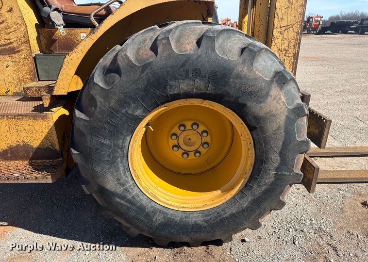 image for item DQ4256 John Deere 486E forklift