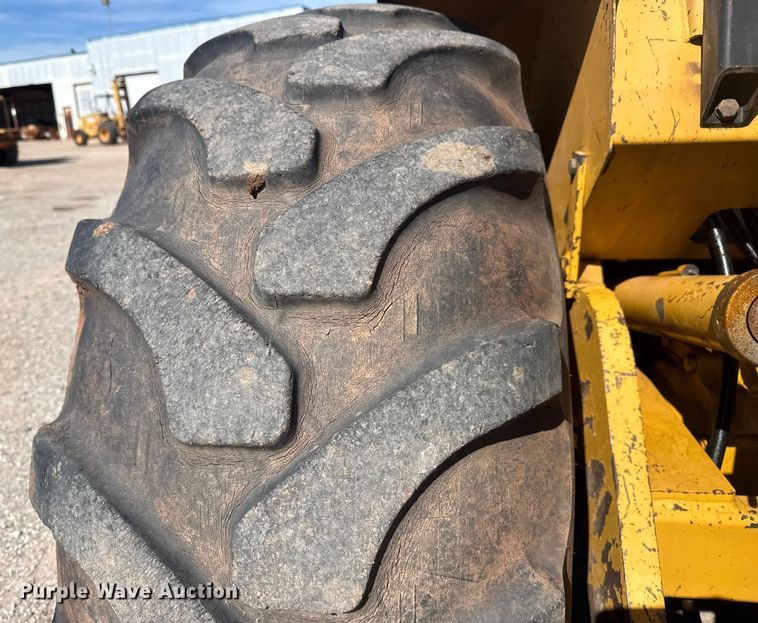 image for item DQ4256 John Deere 486E forklift