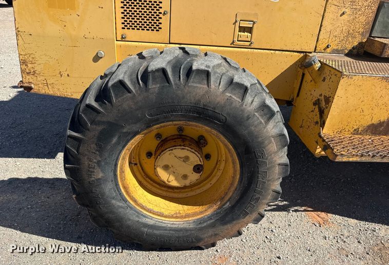 image for item DQ4256 John Deere 486E forklift