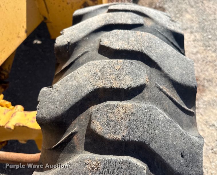 image for item DQ4256 John Deere 486E forklift