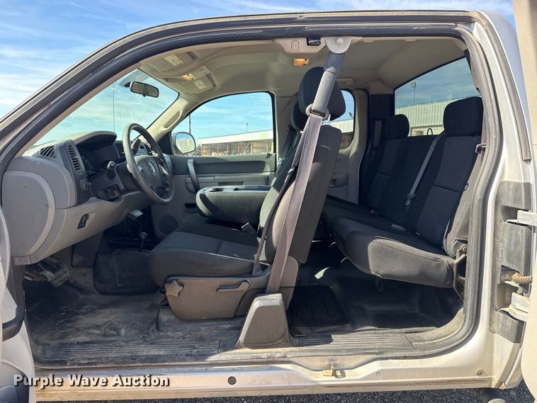 image for item DQ4261 2012 GMC Sierra 1500 Ext. Cab pickup truck