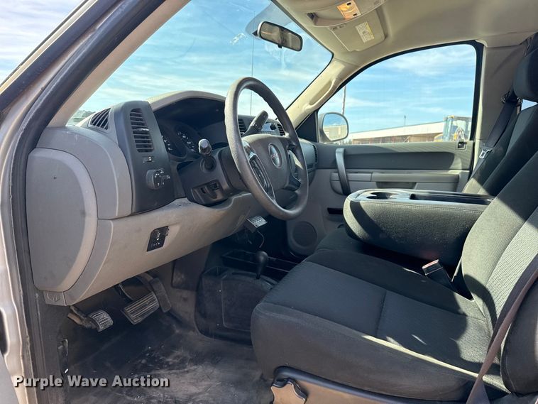 image for item DQ4261 2012 GMC Sierra 1500 Ext. Cab pickup truck