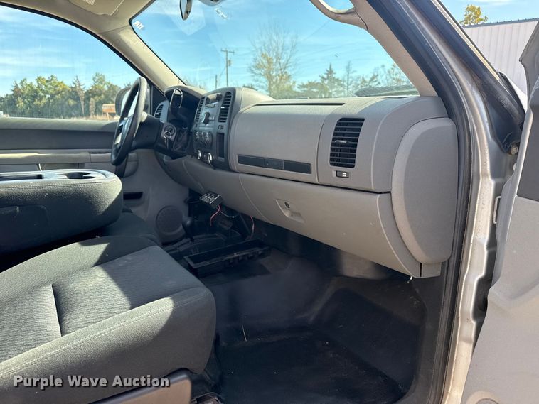 image for item DQ4261 2012 GMC Sierra 1500 Ext. Cab pickup truck