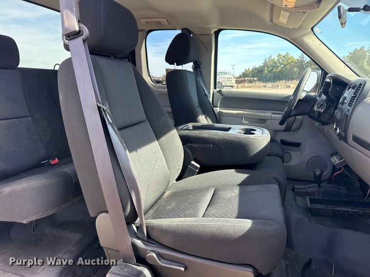 image for item DQ4261 2012 GMC Sierra 1500 Ext. Cab pickup truck