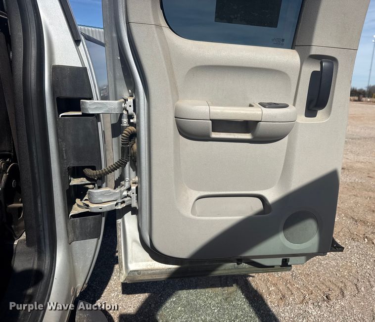 image for item DQ4261 2012 GMC Sierra 1500 Ext. Cab pickup truck