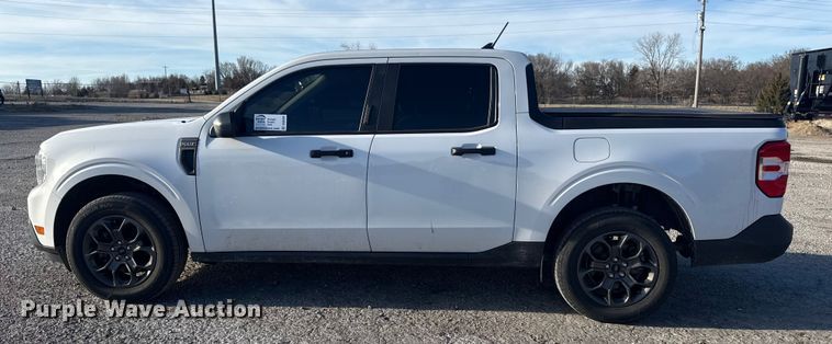 image for item DQ4265 2022 Ford Maverick XL Crew Cab pickup truck