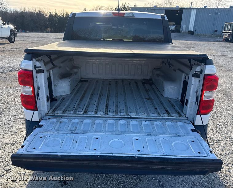 image for item DQ4265 2022 Ford Maverick XL Crew Cab pickup truck