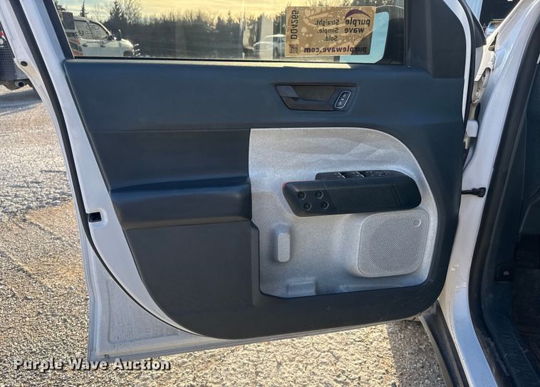 image for item DQ4265 2022 Ford Maverick XL Crew Cab pickup truck