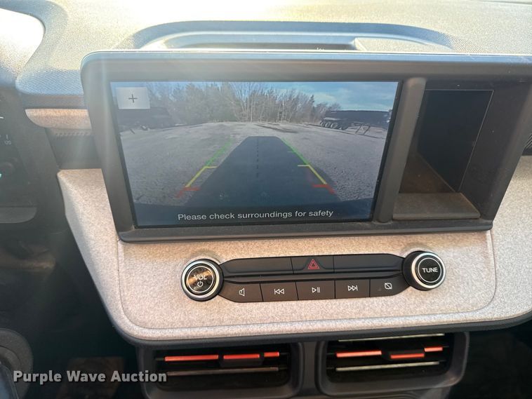 image for item DQ4265 2022 Ford Maverick XL Crew Cab pickup truck