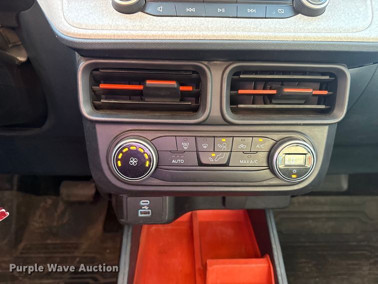 image for item DQ4265 2022 Ford Maverick XL Crew Cab pickup truck