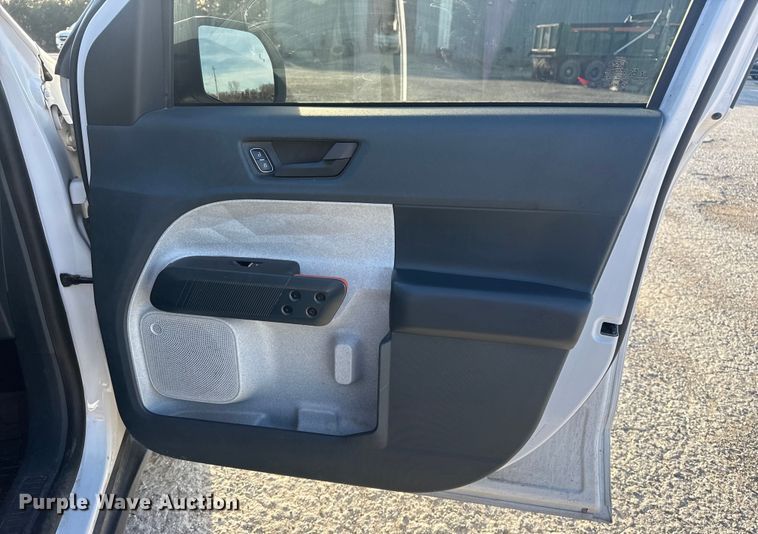 image for item DQ4265 2022 Ford Maverick XL Crew Cab pickup truck