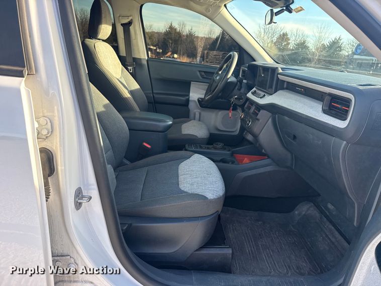 image for item DQ4265 2022 Ford Maverick XL Crew Cab pickup truck