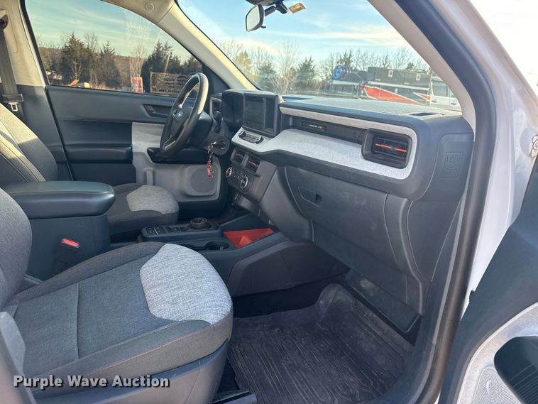 image for item DQ4265 2022 Ford Maverick XL Crew Cab pickup truck