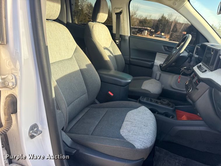 image for item DQ4265 2022 Ford Maverick XL Crew Cab pickup truck