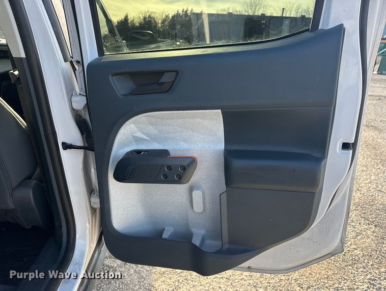 image for item DQ4265 2022 Ford Maverick XL Crew Cab pickup truck