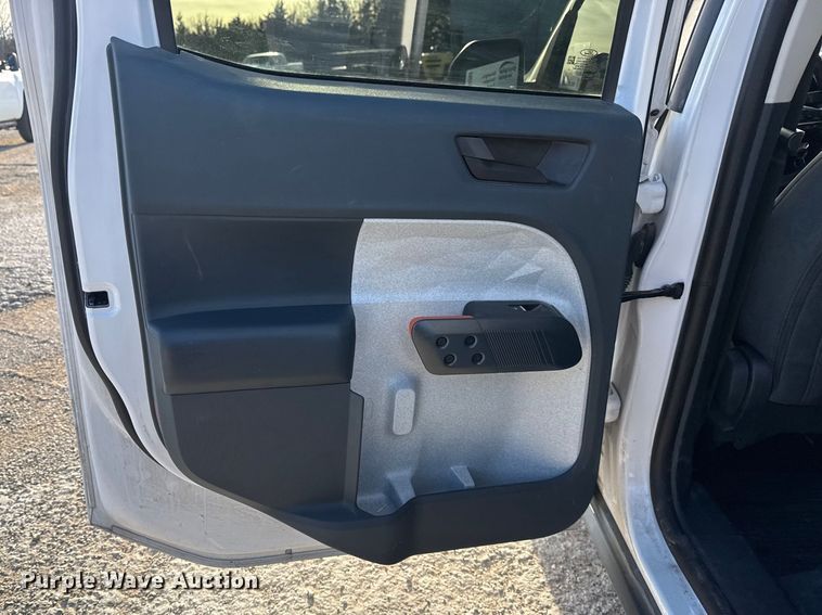 image for item DQ4265 2022 Ford Maverick XL Crew Cab pickup truck