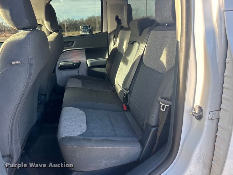 image for item DQ4265 2022 Ford Maverick XL Crew Cab pickup truck