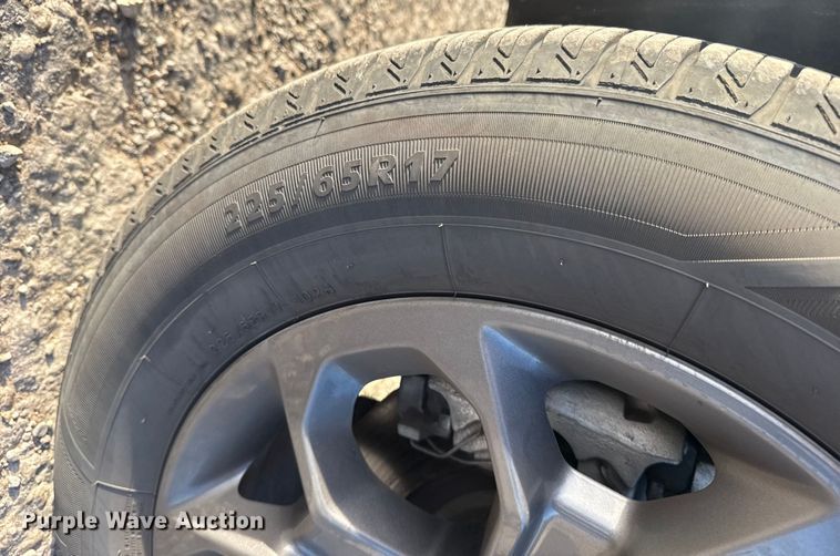 image for item DQ4265 2022 Ford Maverick XL Crew Cab pickup truck