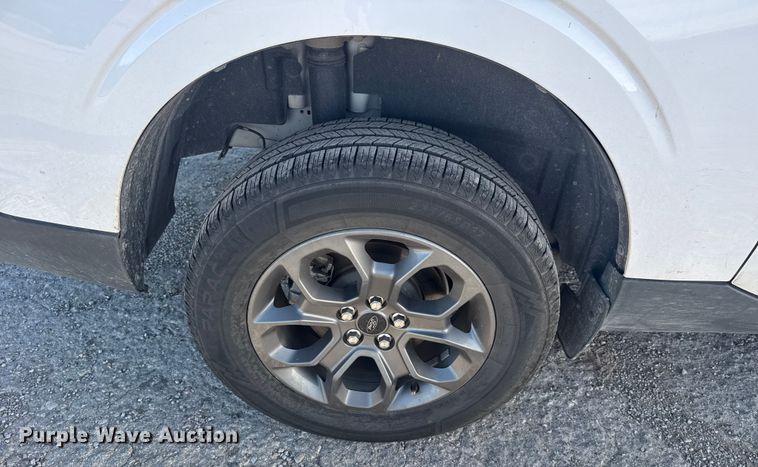 image for item DQ4265 2022 Ford Maverick XL Crew Cab pickup truck