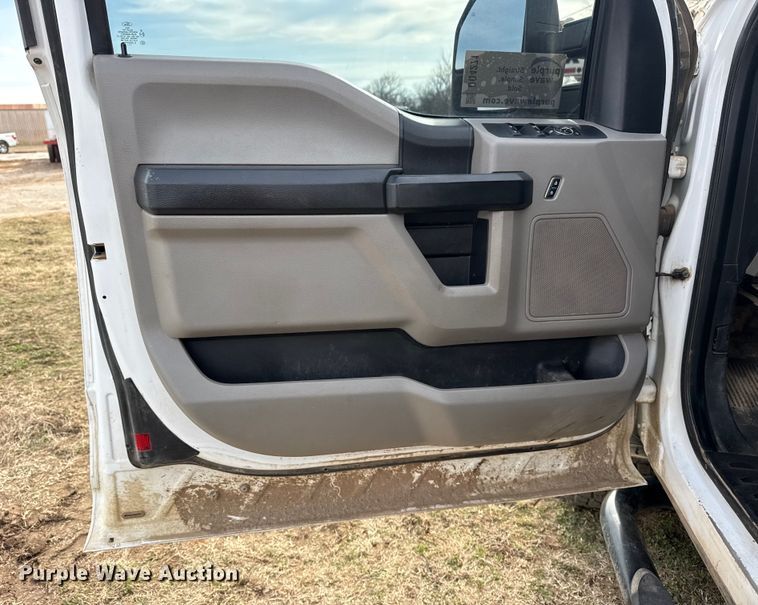 image for item DQ4271 2018 Ford F250 Super Duty Ext. Cab pickup truck