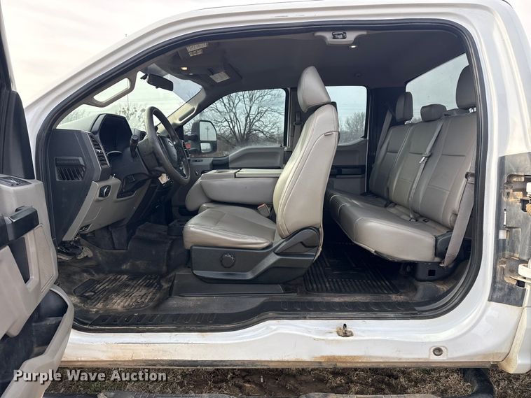 image for item DQ4271 2018 Ford F250 Super Duty Ext. Cab pickup truck