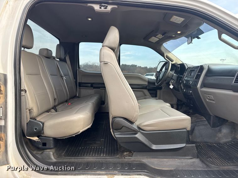 image for item DQ4271 2018 Ford F250 Super Duty Ext. Cab pickup truck