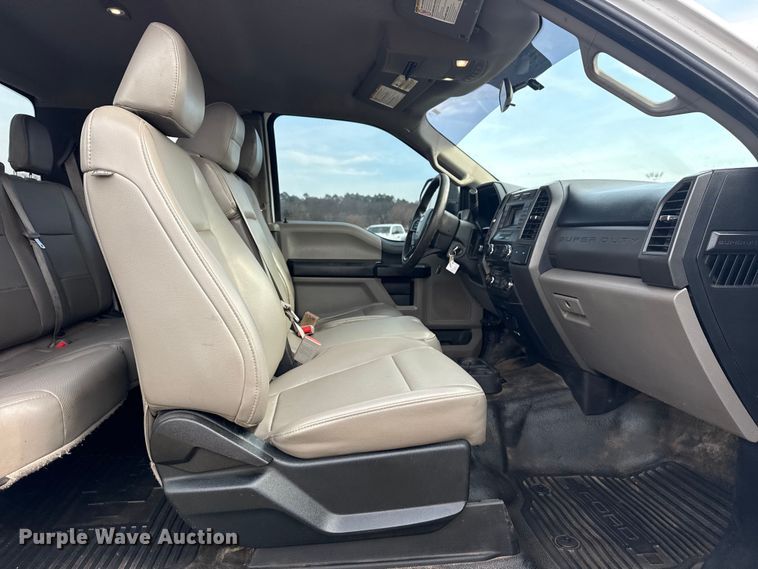 image for item DQ4271 2018 Ford F250 Super Duty Ext. Cab pickup truck