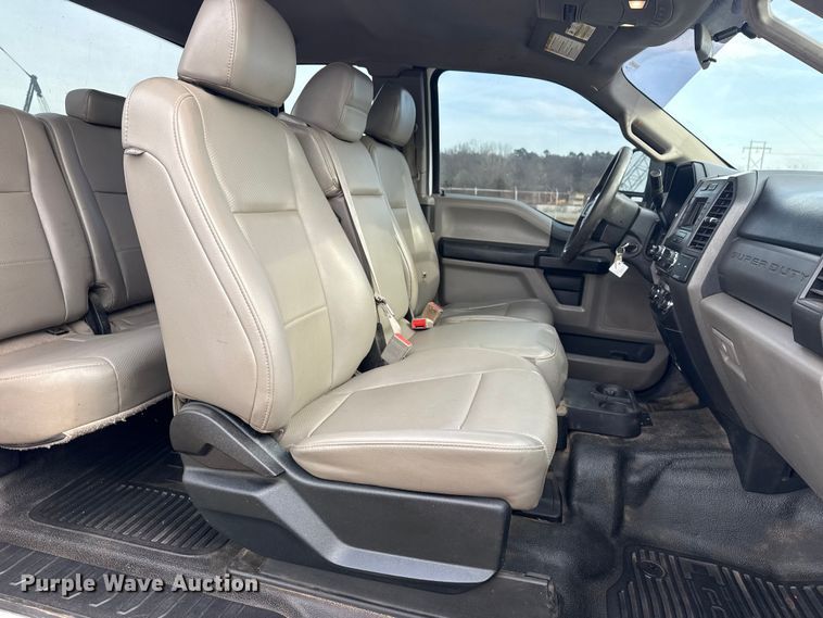 image for item DQ4271 2018 Ford F250 Super Duty Ext. Cab pickup truck