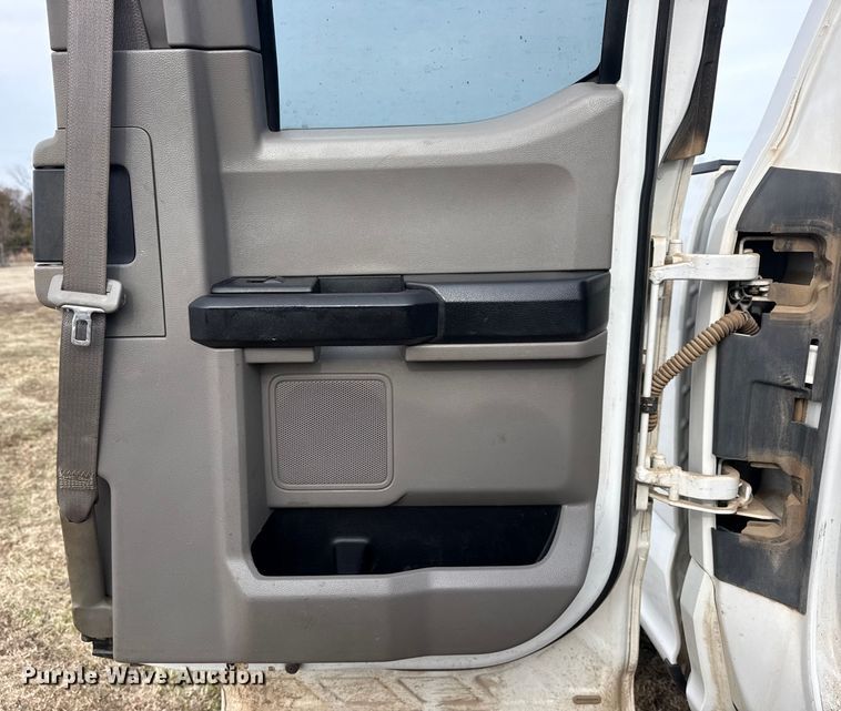 image for item DQ4271 2018 Ford F250 Super Duty Ext. Cab pickup truck