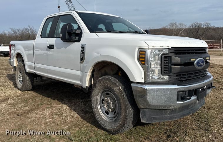 image for item DQ4273 2019 Ford F250 Super Duty XL Ext. Cab pickup truck