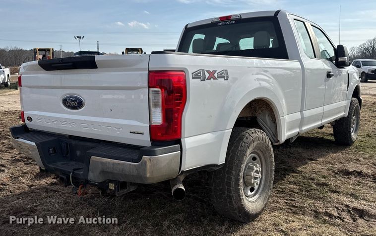 image for item DQ4273 2019 Ford F250 Super Duty XL Ext. Cab pickup truck