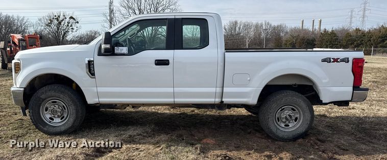 image for item DQ4273 2019 Ford F250 Super Duty XL Ext. Cab pickup truck