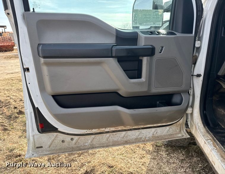 image for item DQ4273 2019 Ford F250 Super Duty XL Ext. Cab pickup truck