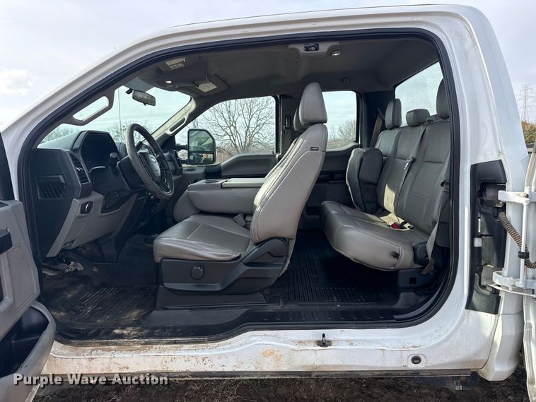 image for item DQ4273 2019 Ford F250 Super Duty XL Ext. Cab pickup truck