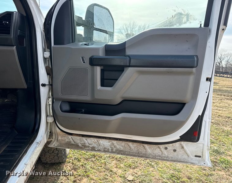 image for item DQ4273 2019 Ford F250 Super Duty XL Ext. Cab pickup truck