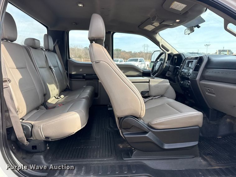 image for item DQ4273 2019 Ford F250 Super Duty XL Ext. Cab pickup truck