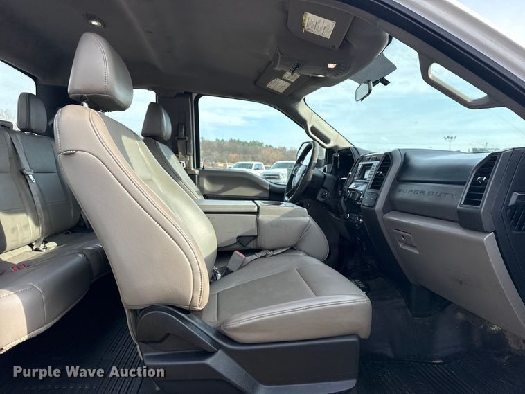 image for item DQ4273 2019 Ford F250 Super Duty XL Ext. Cab pickup truck