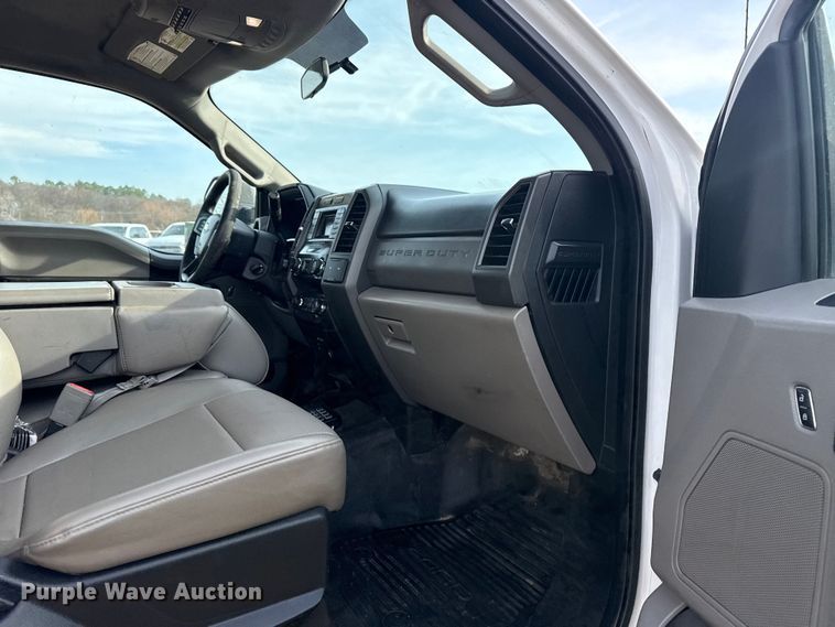 image for item DQ4273 2019 Ford F250 Super Duty XL Ext. Cab pickup truck