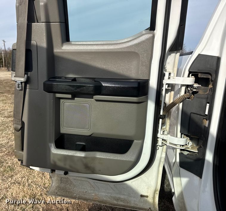 image for item DQ4273 2019 Ford F250 Super Duty XL Ext. Cab pickup truck