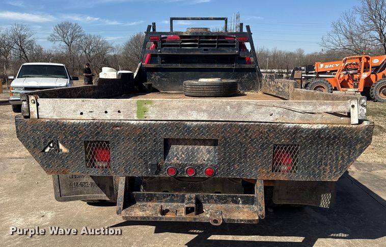 image for item DQ4283 2012 Ford F550 Super Duty Ext. Cab flatbed truck