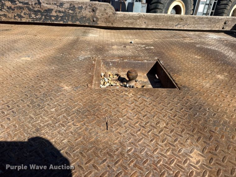 image for item DQ4283 2012 Ford F550 Super Duty Ext. Cab flatbed truck