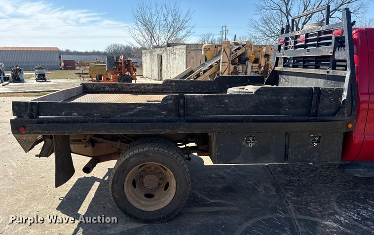 image for item DQ4283 2012 Ford F550 Super Duty Ext. Cab flatbed truck