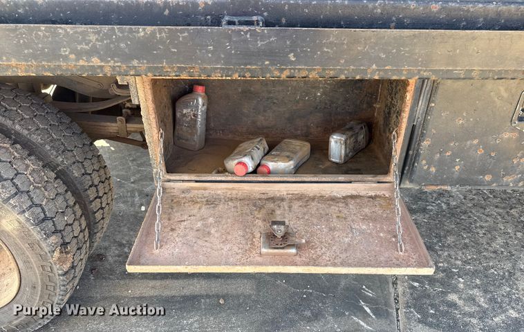 image for item DQ4283 2012 Ford F550 Super Duty Ext. Cab flatbed truck