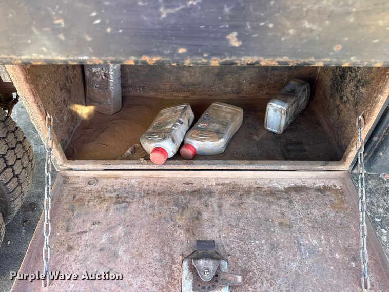 image for item DQ4283 2012 Ford F550 Super Duty Ext. Cab flatbed truck