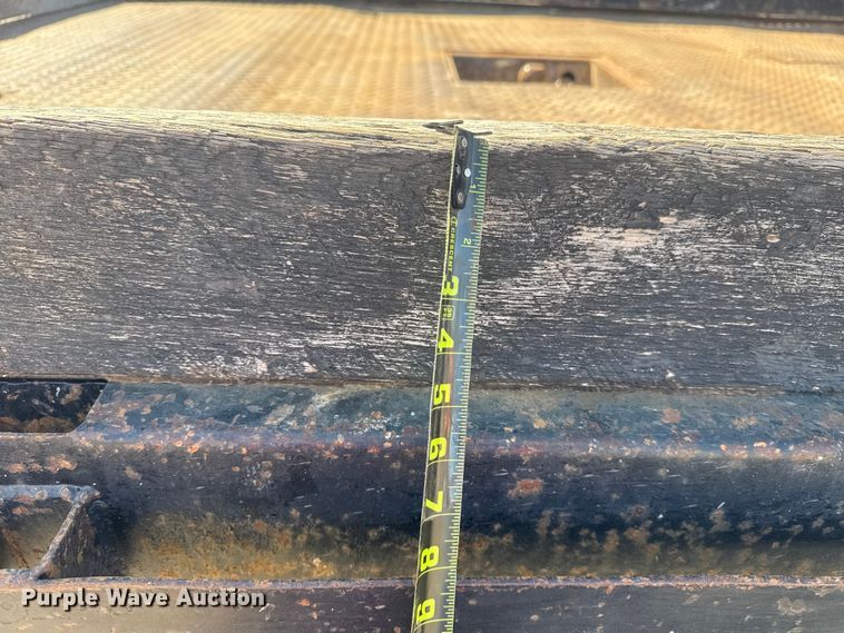 image for item DQ4283 2012 Ford F550 Super Duty Ext. Cab flatbed truck