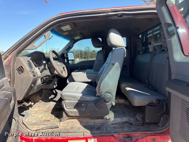 image for item DQ4283 2012 Ford F550 Super Duty Ext. Cab flatbed truck