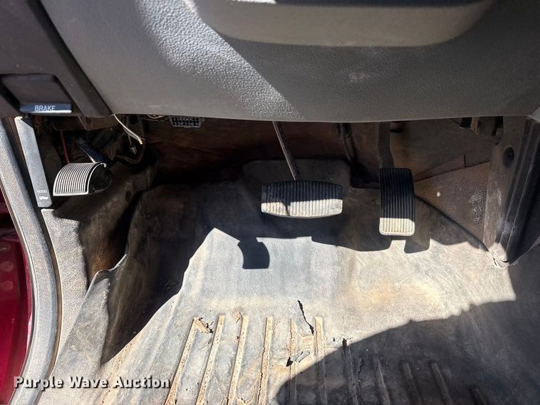 image for item DQ4283 2012 Ford F550 Super Duty Ext. Cab flatbed truck