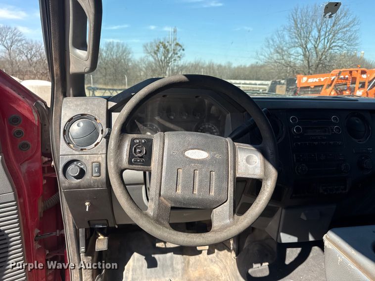 image for item DQ4283 2012 Ford F550 Super Duty Ext. Cab flatbed truck